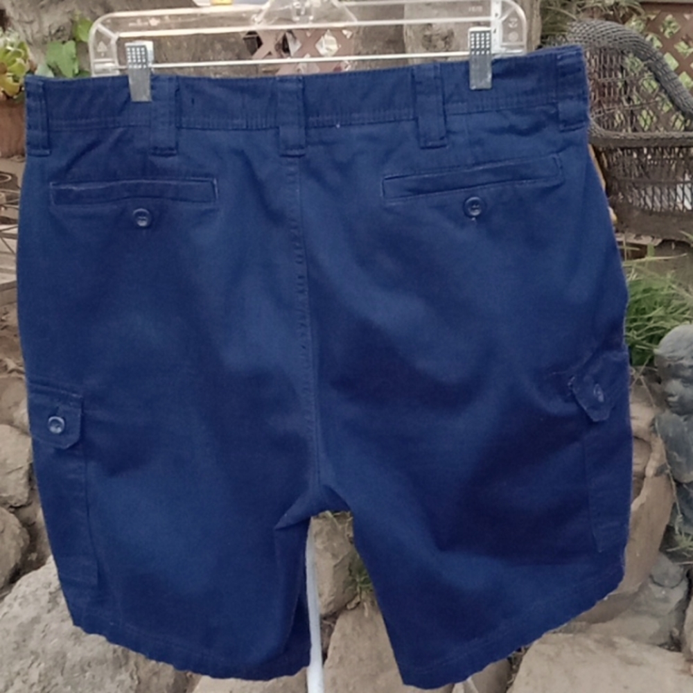 Men's shorts St. John's Bay. Size 38. Blue Comfort stretch around the waist.